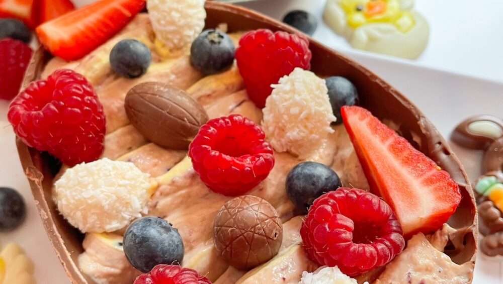 uovo di pasqua ripieno di mascarpone e frutta