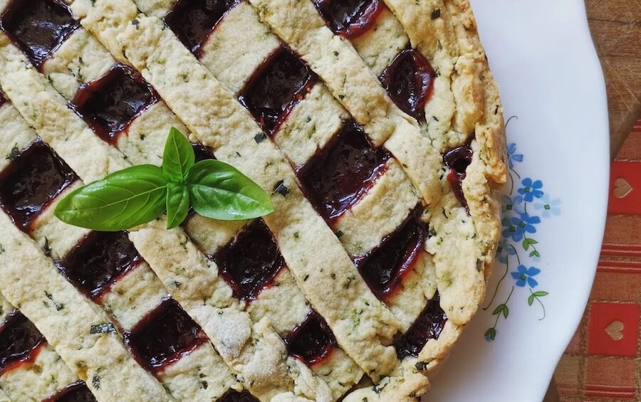 crostata al basilico e frutti di bosco